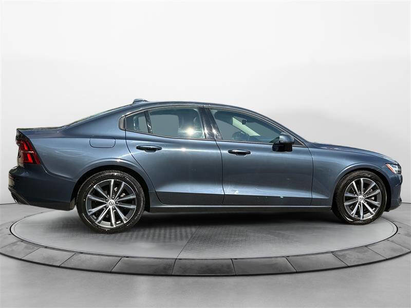 Used 2021 Volvo S60 T5 Momentum image 6