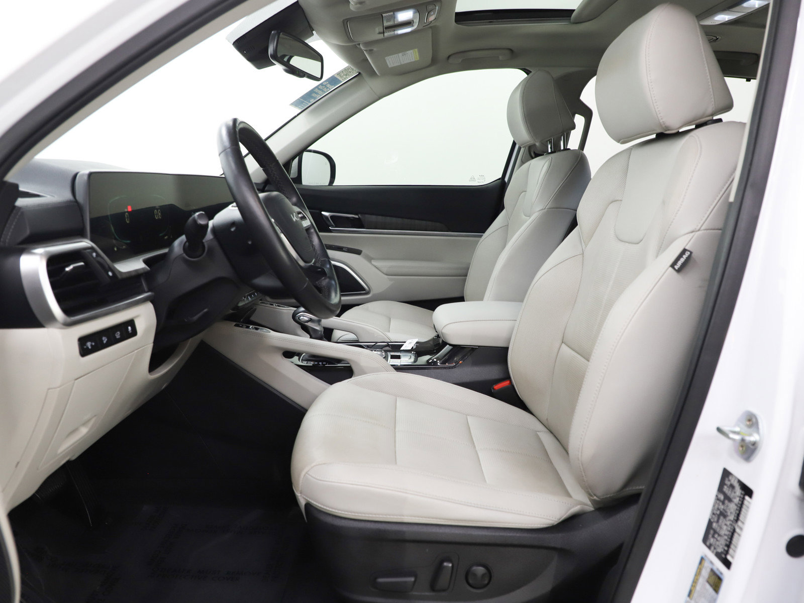 Used 2023 Kia Telluride EX w/ EX Captain's Chair Package image 17