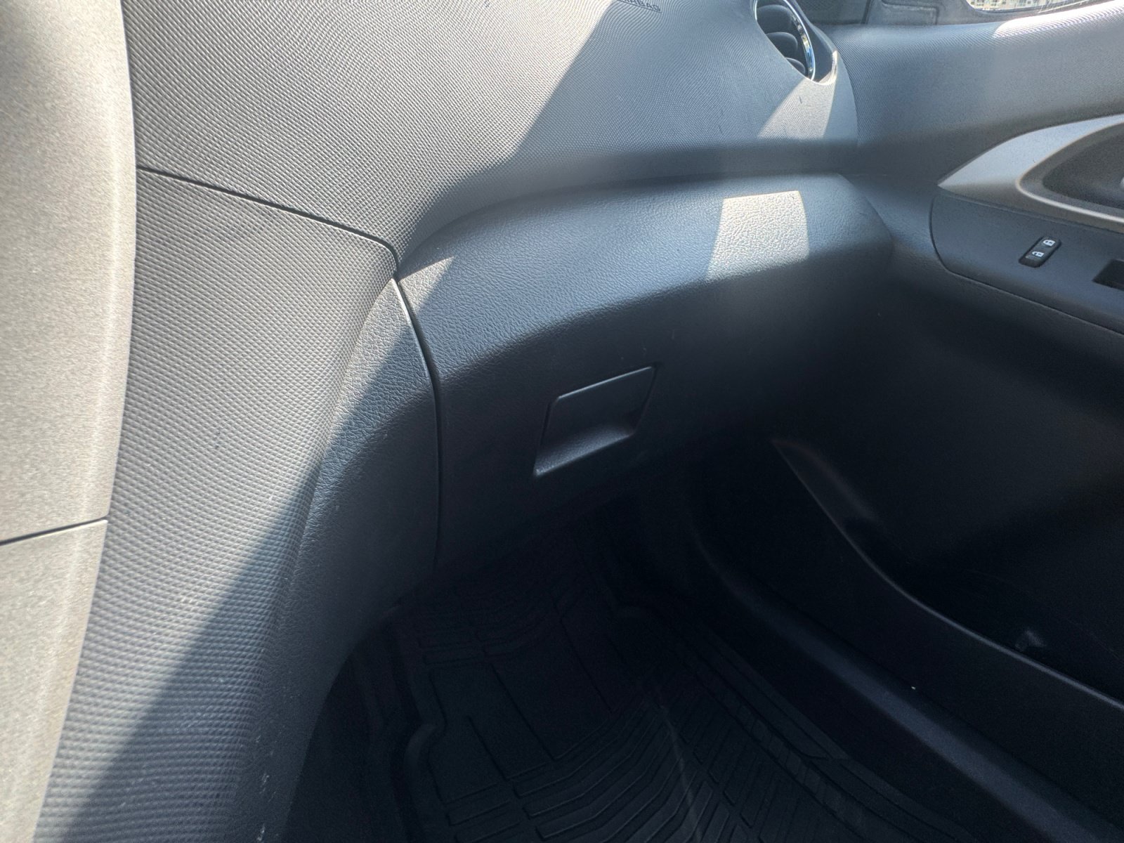 Used 2013 Toyota Matrix L FWD image 19