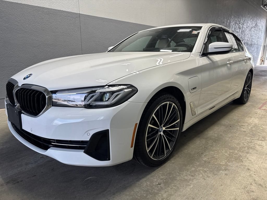 Used 2023 BMW 530e xDrive w/ Premium Package AWD/4WD image 7