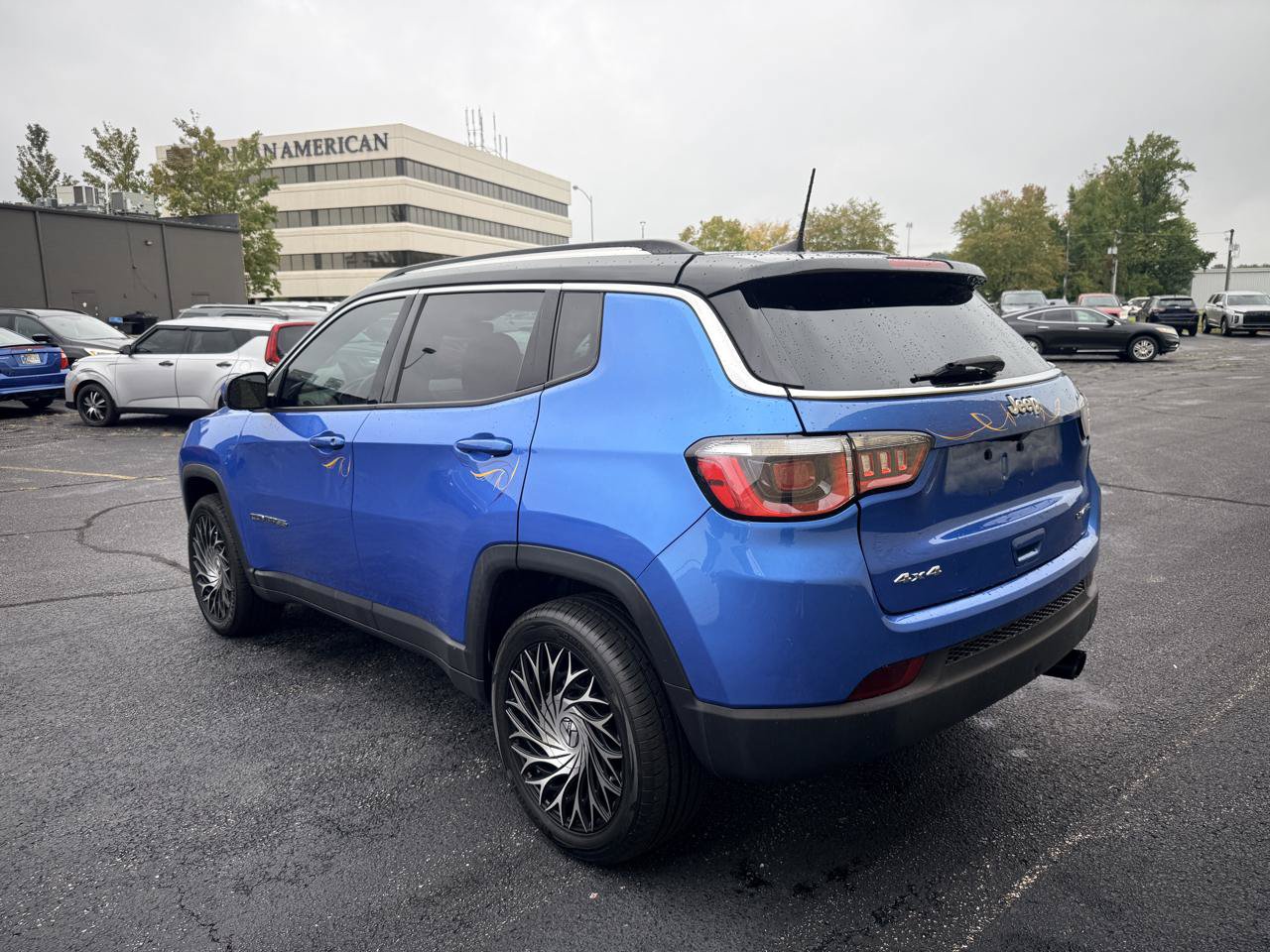 Used 2017 Jeep Compass Limited w/ Navigation Group AWD/4WD image 3