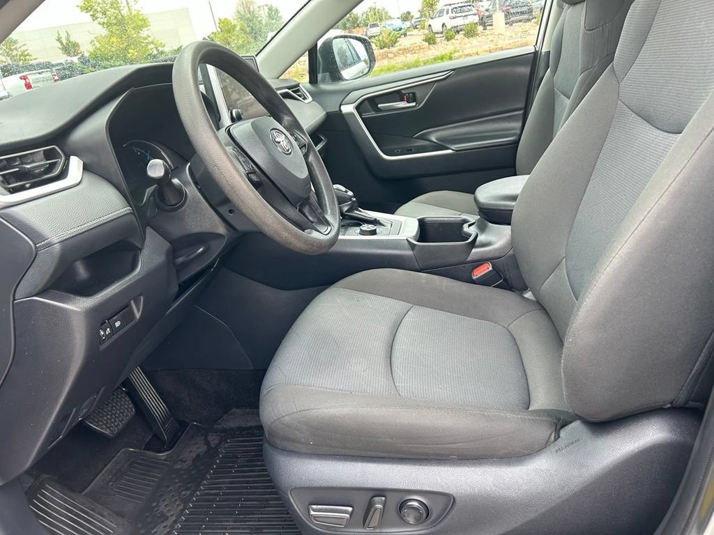 Used 2025 Toyota RAV4 XLE AWD/4WD image 24