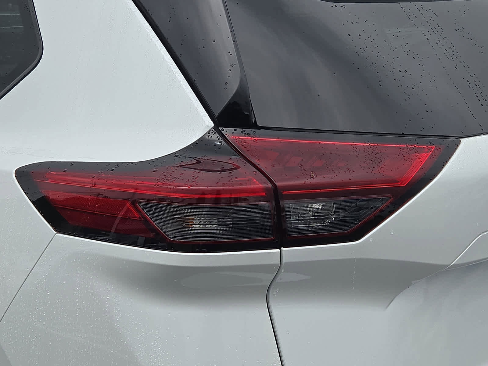 Used 2024 Nissan Rogue SL image 11