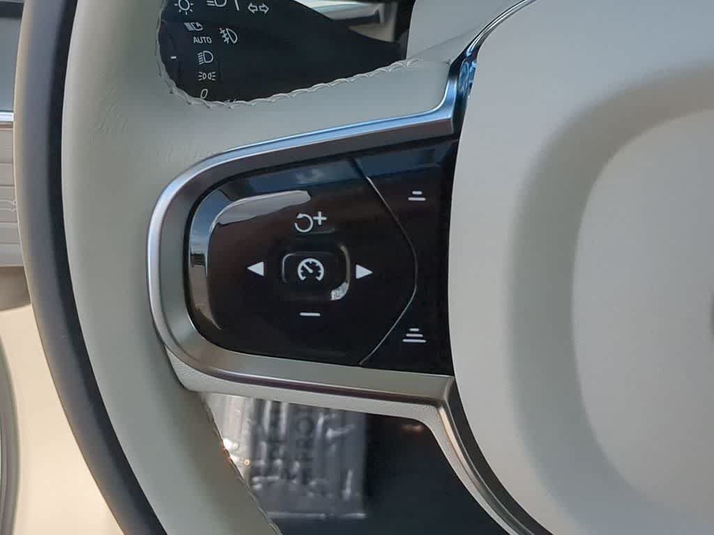 Certified 2024 Volvo XC60 B5 Plus AWD/4WD image 22