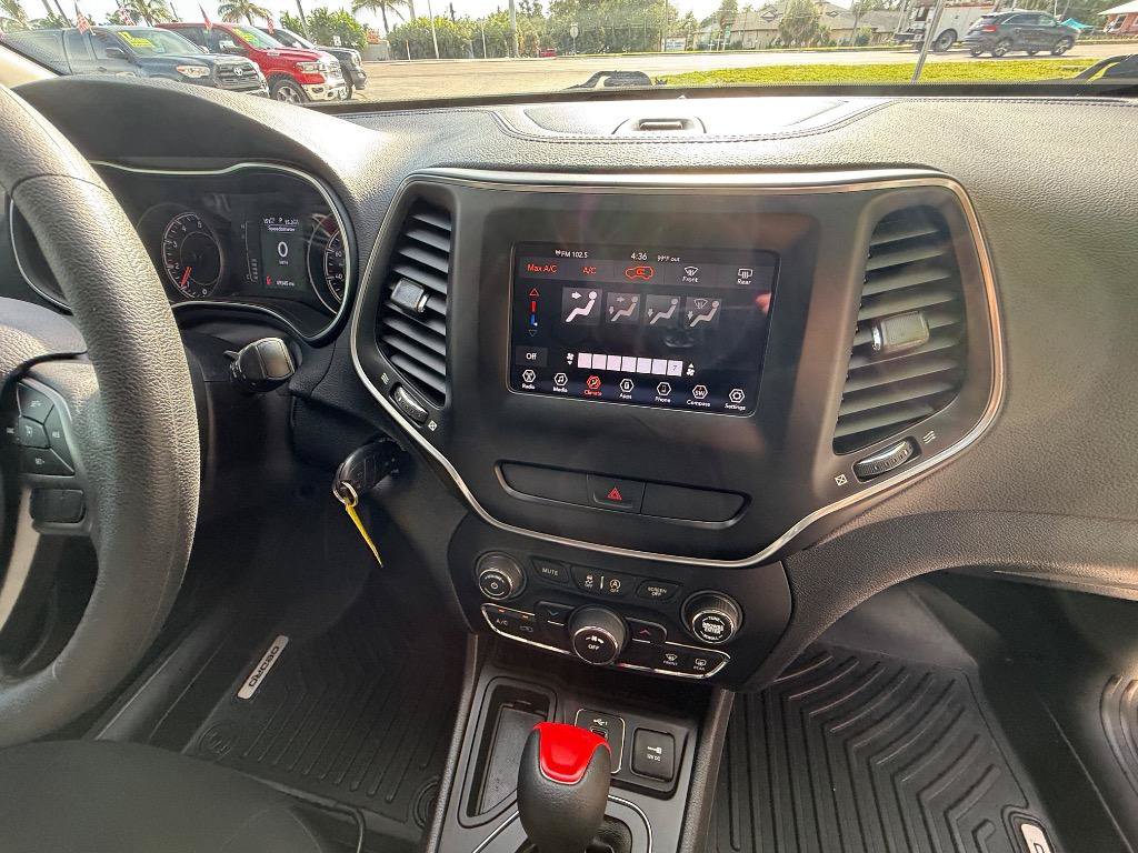 Used 2020 Jeep Cherokee Latitude FWD image 9