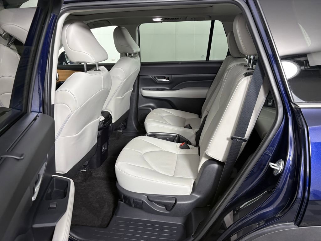 Used 2024 Toyota Grand Highlander Limited image 30