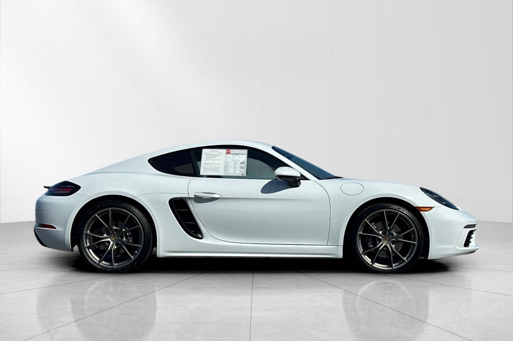 Used 2022 Porsche 718 Cayman RWD image 7