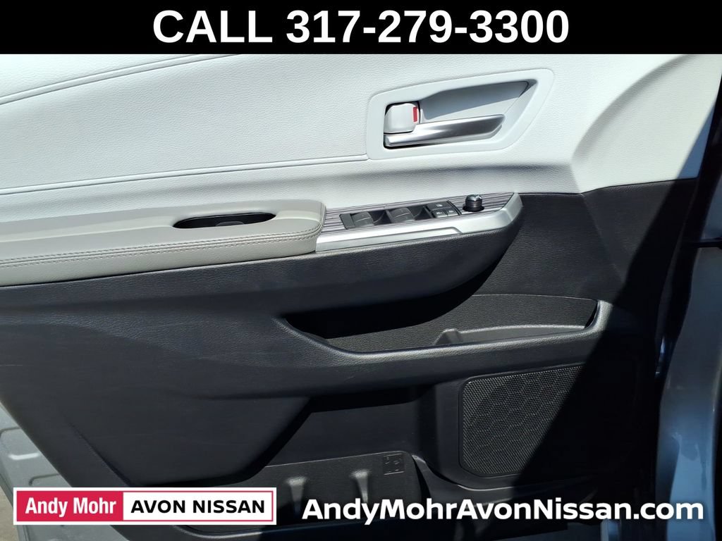 Used 2025 Toyota Sienna XLE FWD image 15