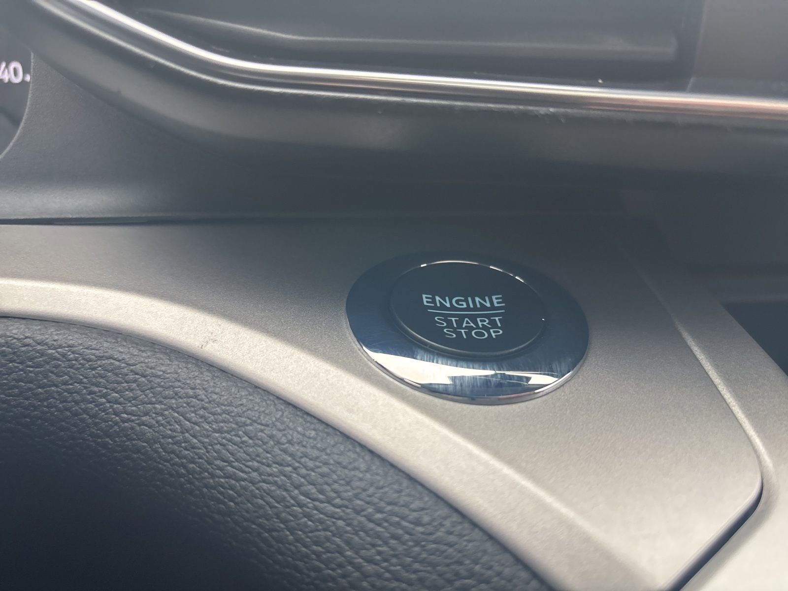 Used 2022 Ford Explorer XLT w/ Equipment Group 202A image 15