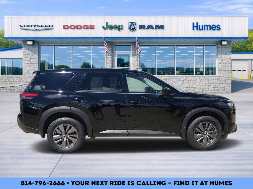 Used 2025 Nissan Pathfinder S AWD/4WD image 2