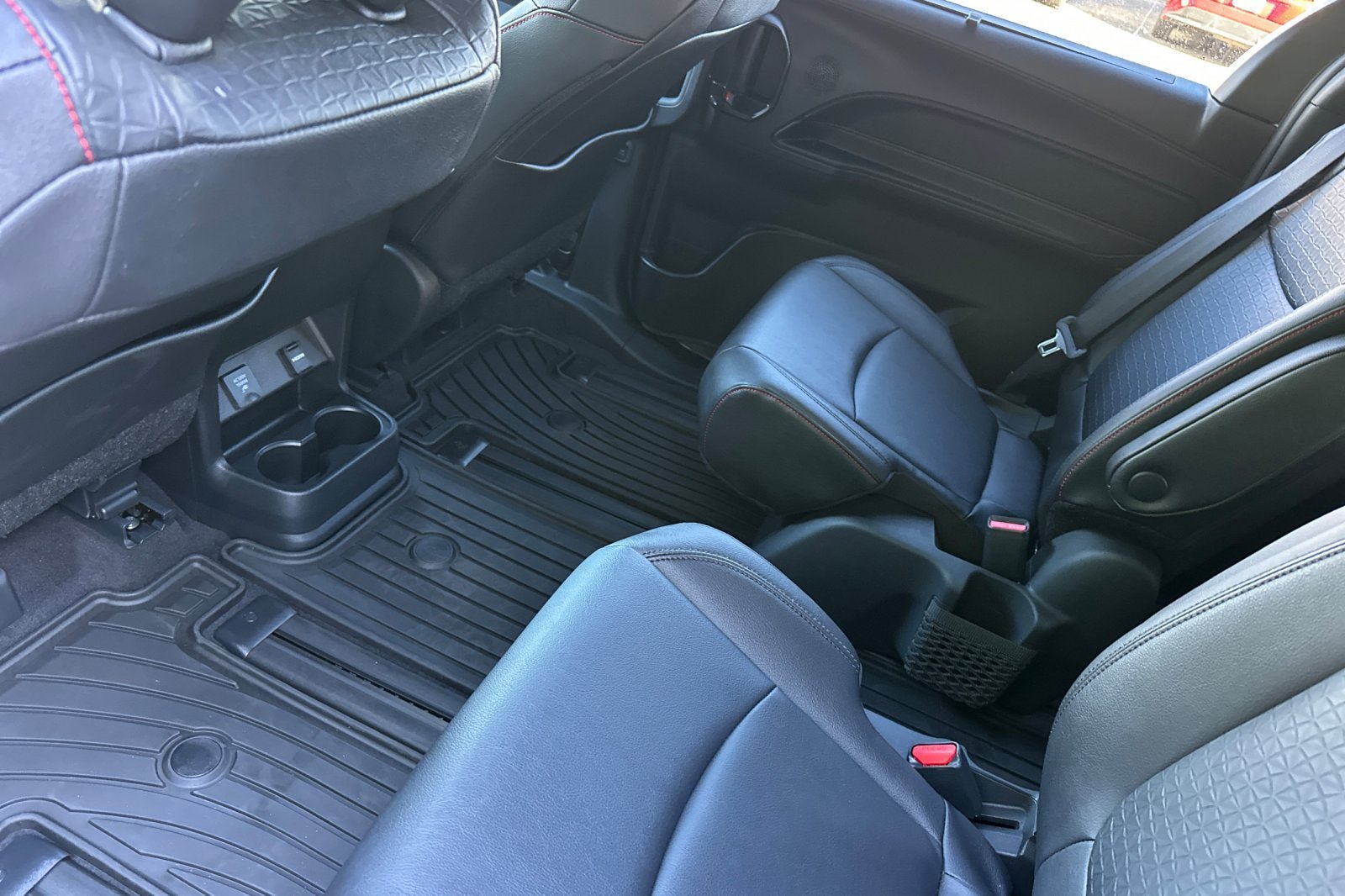 New 2026 Toyota Sienna XSE FWD image 10