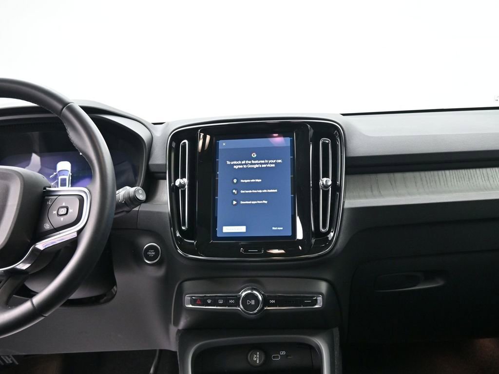 Used 2025 Volvo XC40 B5 Plus image 13