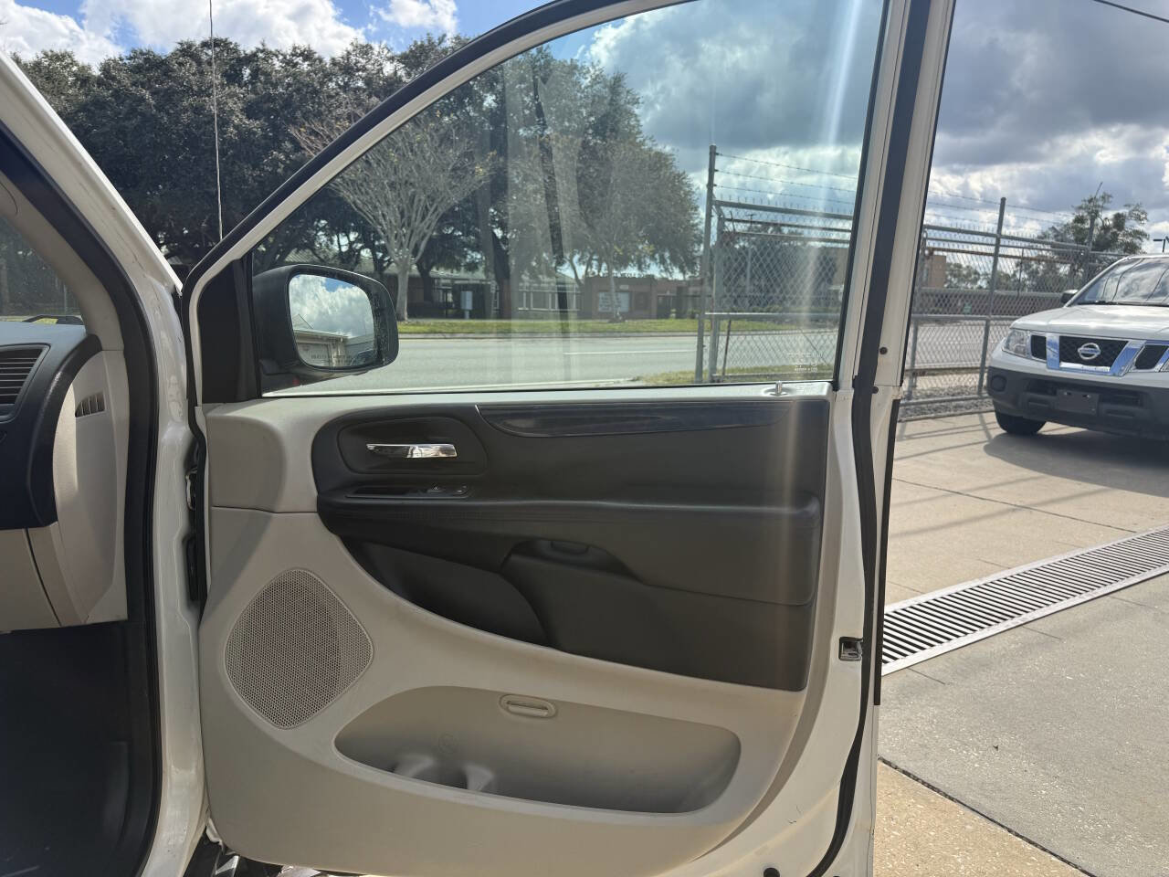 Used 2013 RAM C/V Tradesman image 31