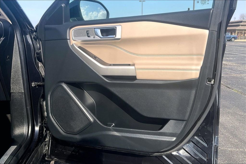 Used 2023 Ford Explorer Limited image 19