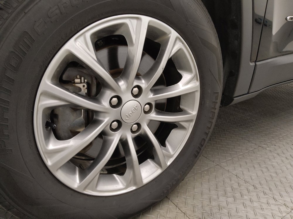 Used 2019 Jeep Cherokee Latitude Plus image 31