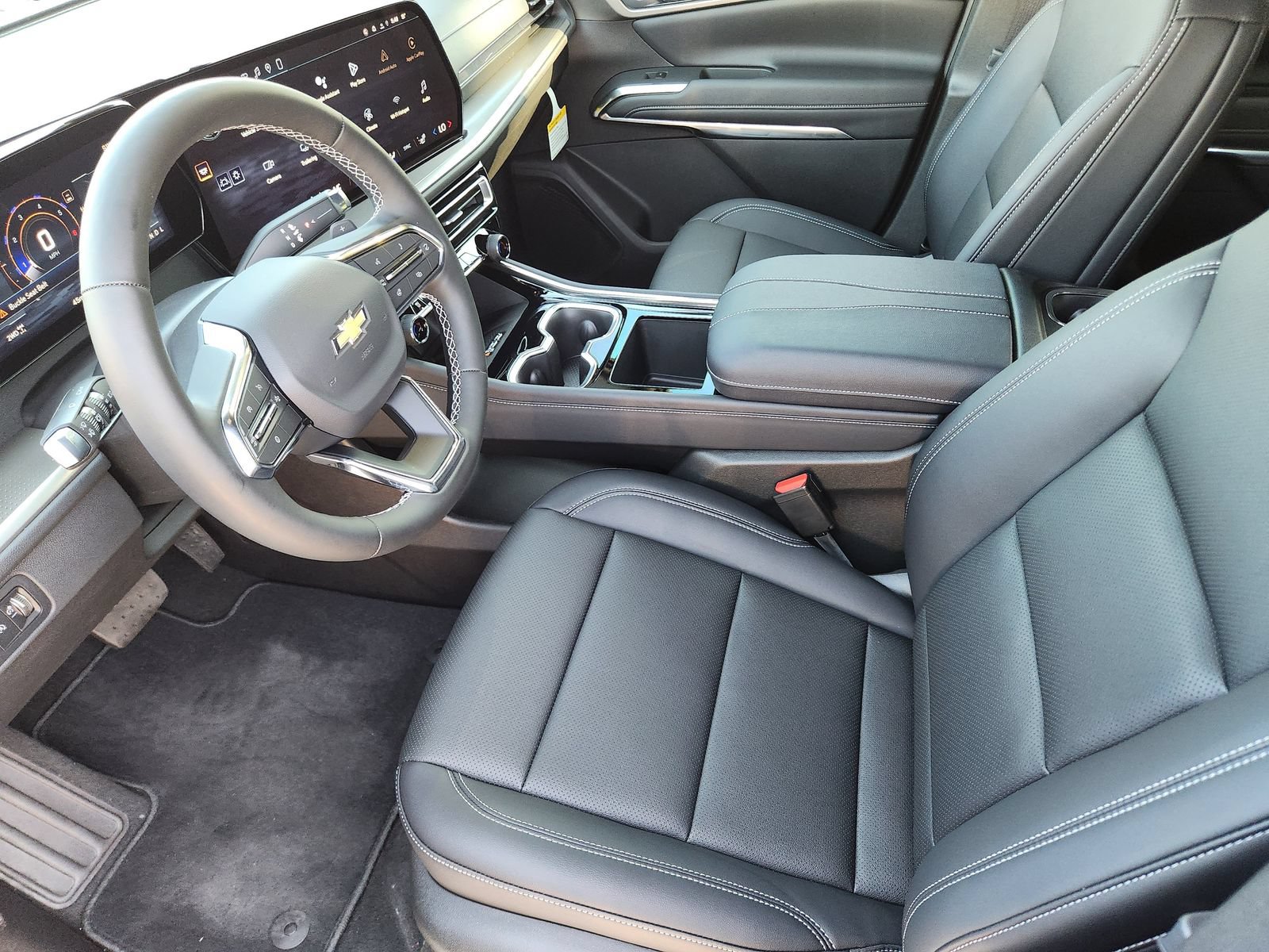 New 2026 Chevrolet Traverse LT w/ Sun and Wheel Package AWD/4WD image 13