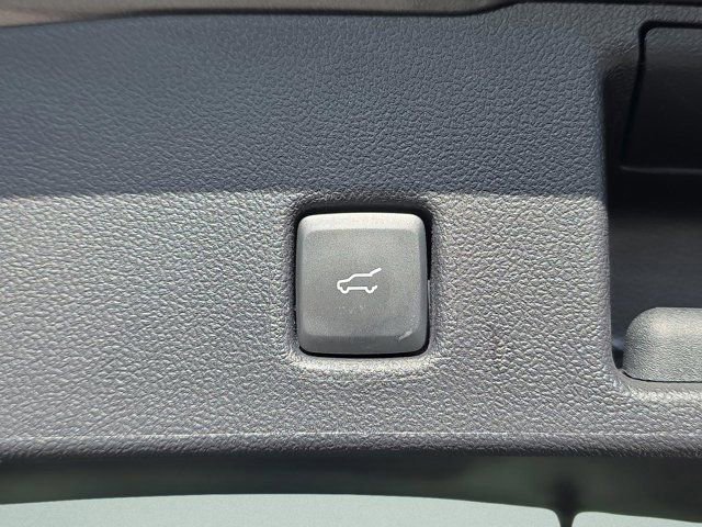 Used 2025 Ford Escape SE image 6