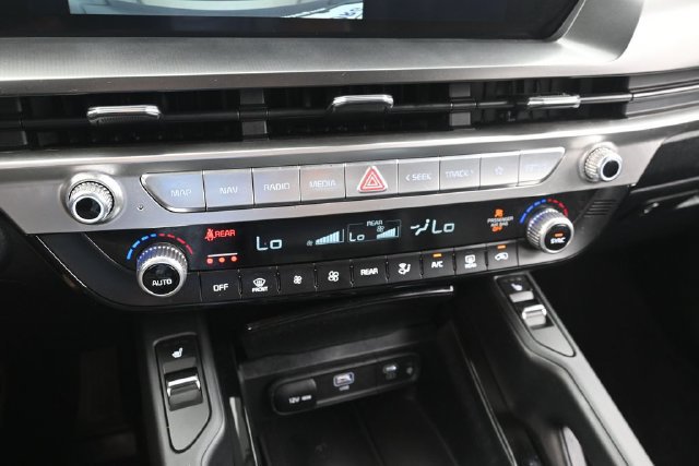 Used 2023 Kia Telluride S FWD image 23