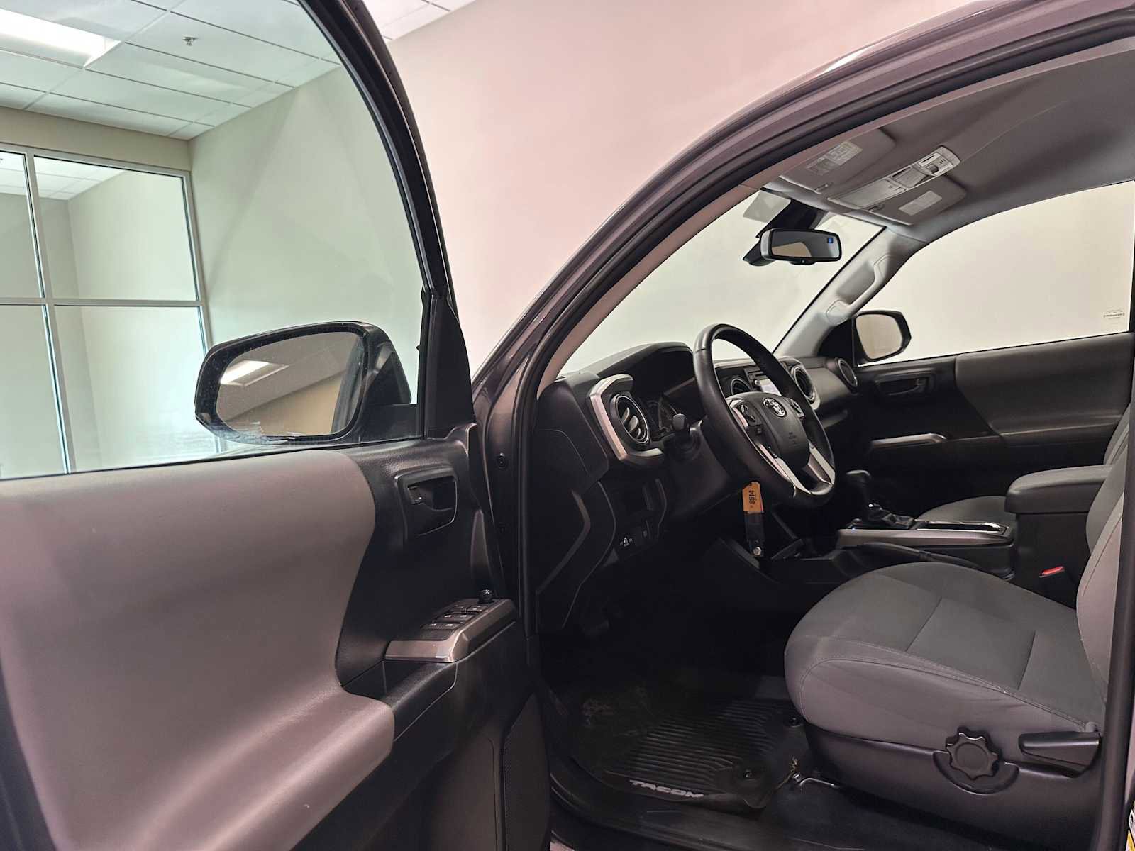 Used 2019 Toyota Tacoma SR5 RWD image 23