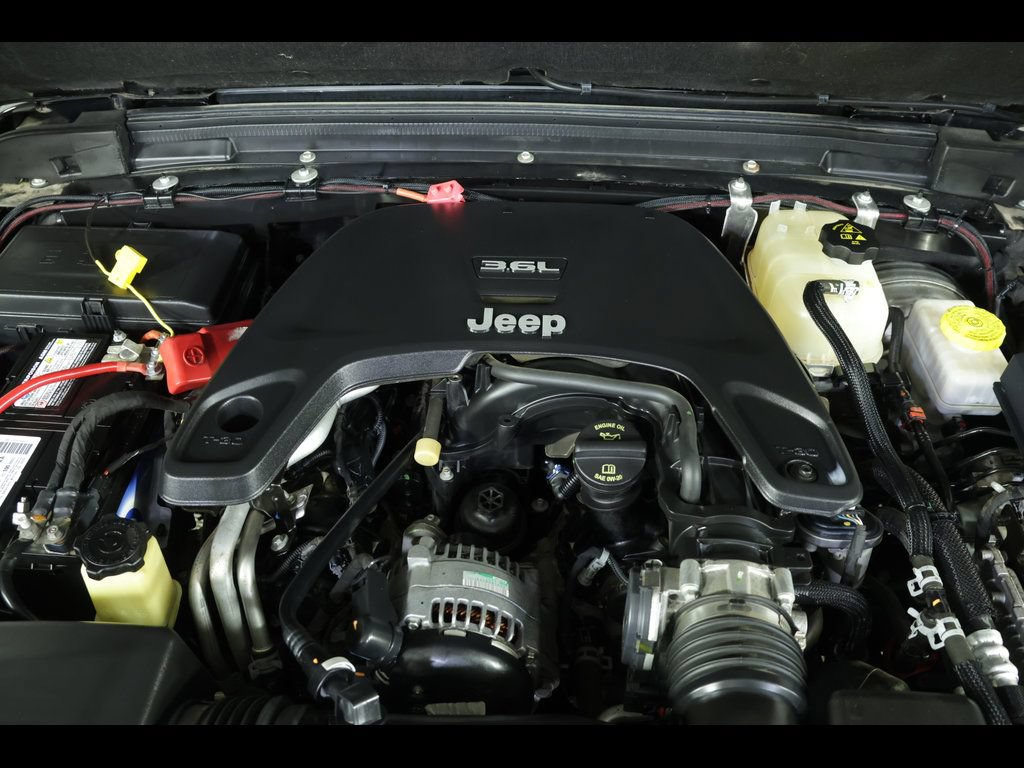 Used 2018 Jeep Wrangler Unlimited Sport S AWD/4WD image 18