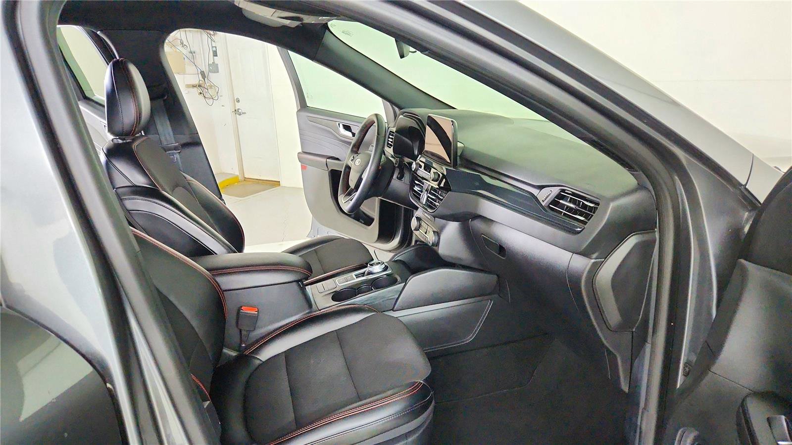 Used 2024 Ford Escape ST-Line image 36