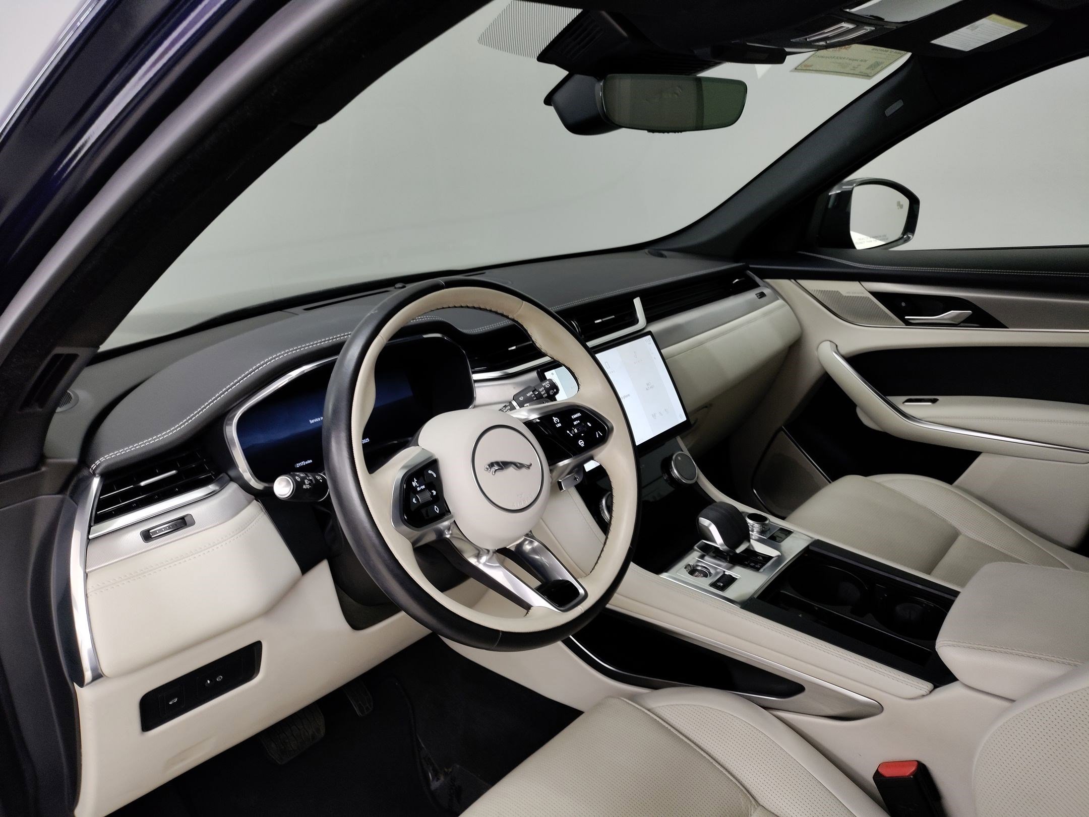 Used 2024 Jaguar F-PACE R-Dynamic S image 15