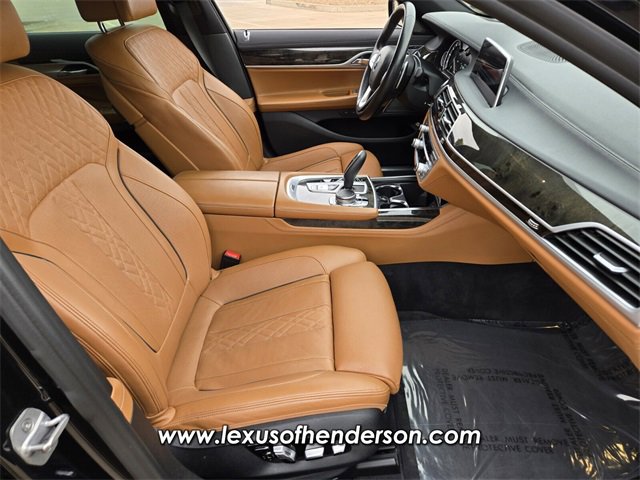 Used 2019 BMW 750i image 17