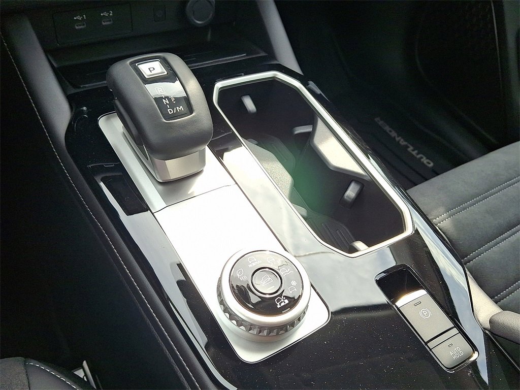 New 2025 Mitsubishi Outlander SE image 7