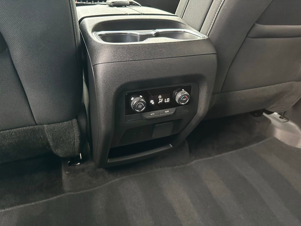 Used 2025 Chevrolet Traverse LT w/ Enhanced Driving Package FWD image 23
