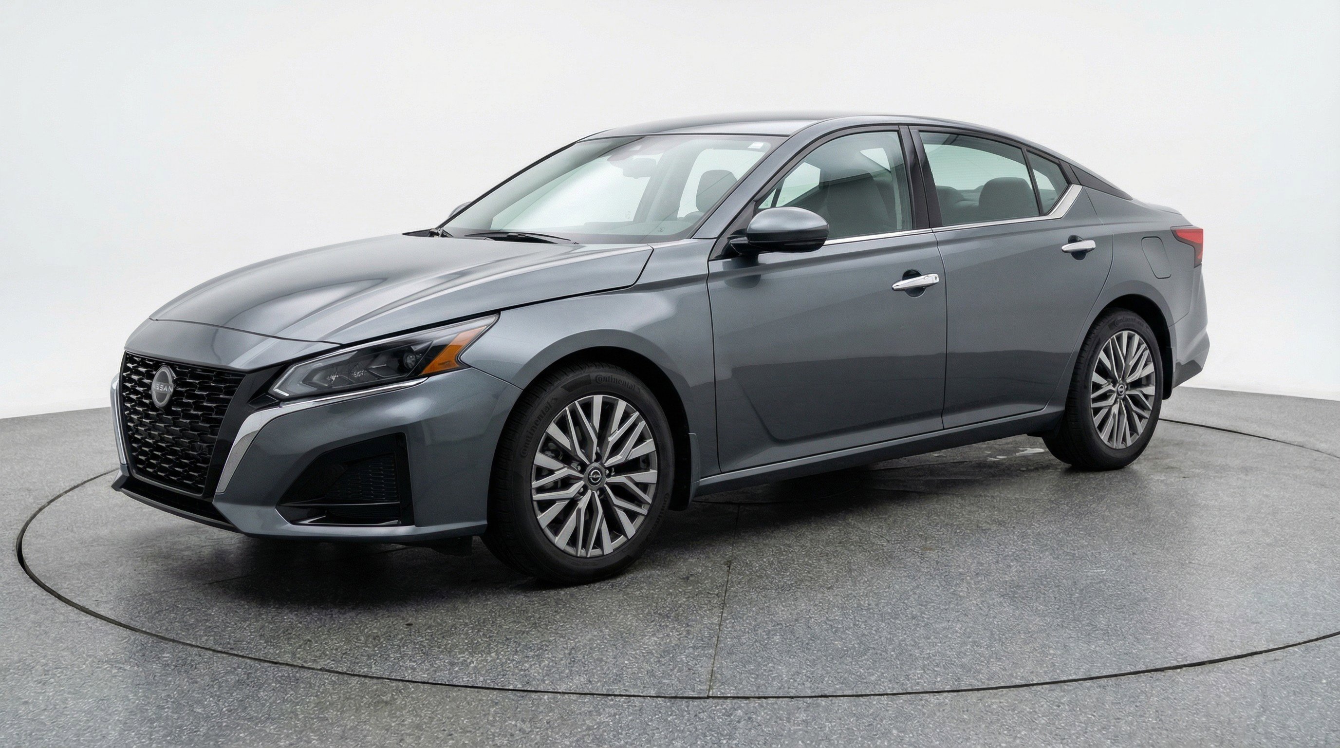 Used 2025 Nissan Altima 2.5 SV image 3