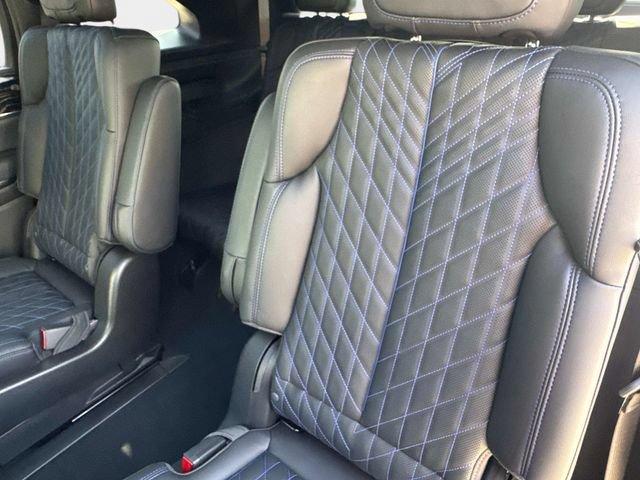 Certified 2025 Cadillac Escalade IQ Sport 1 w/ LPO, ONYX Package AWD/4WD image 12