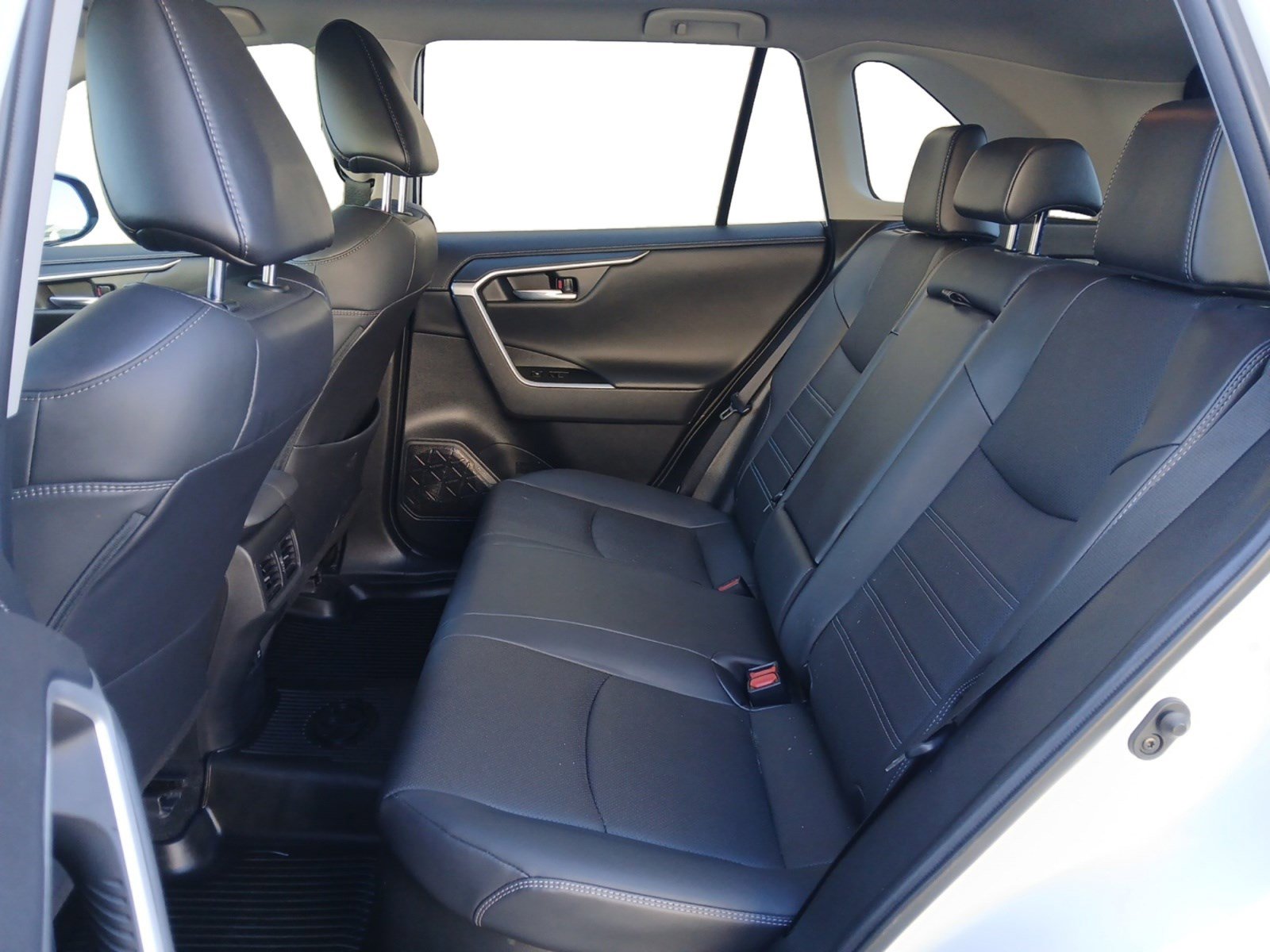 Used 2021 Toyota RAV4 Limited image 13