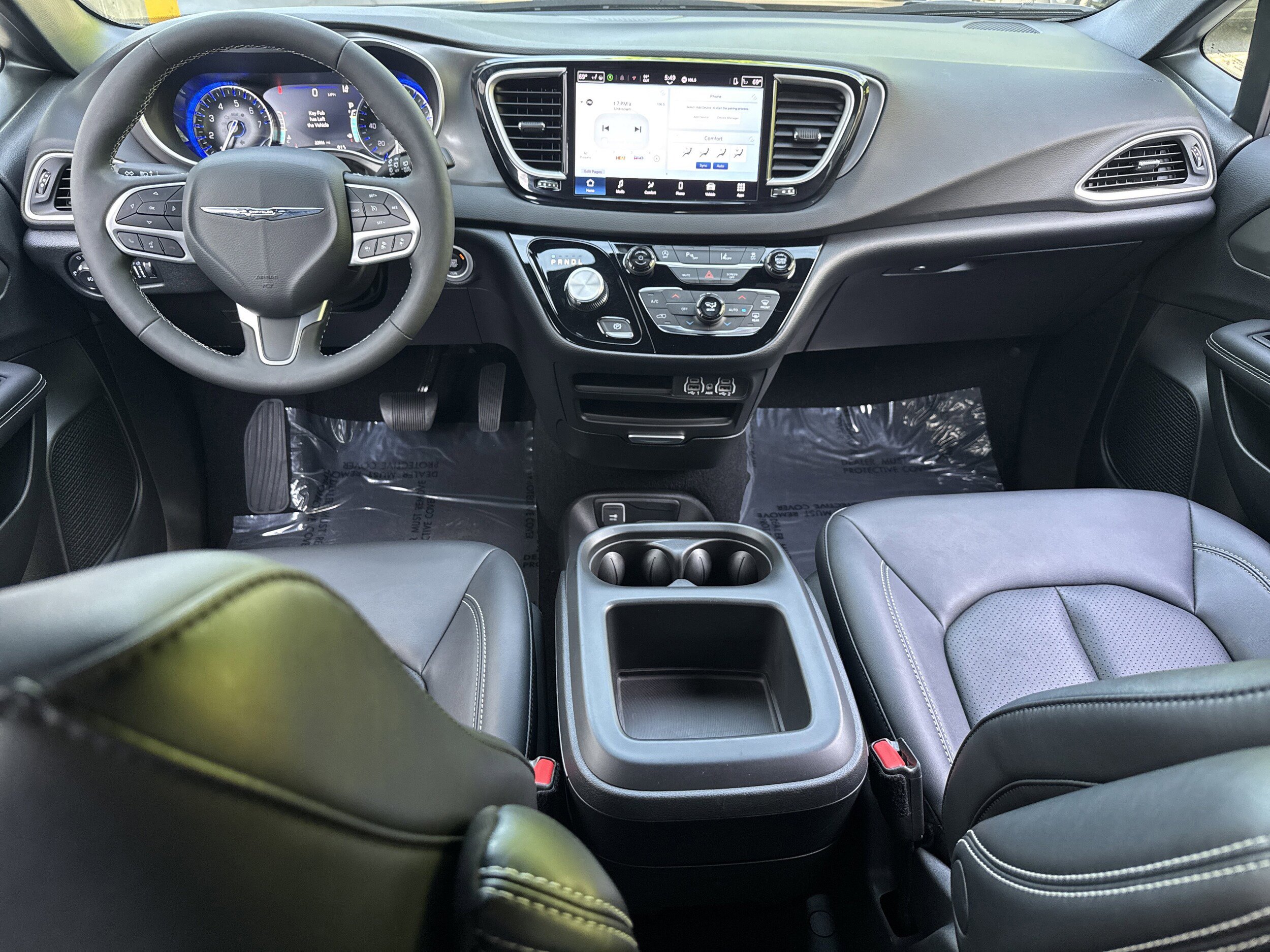 Used 2025 Chrysler Pacifica Select FWD image 16