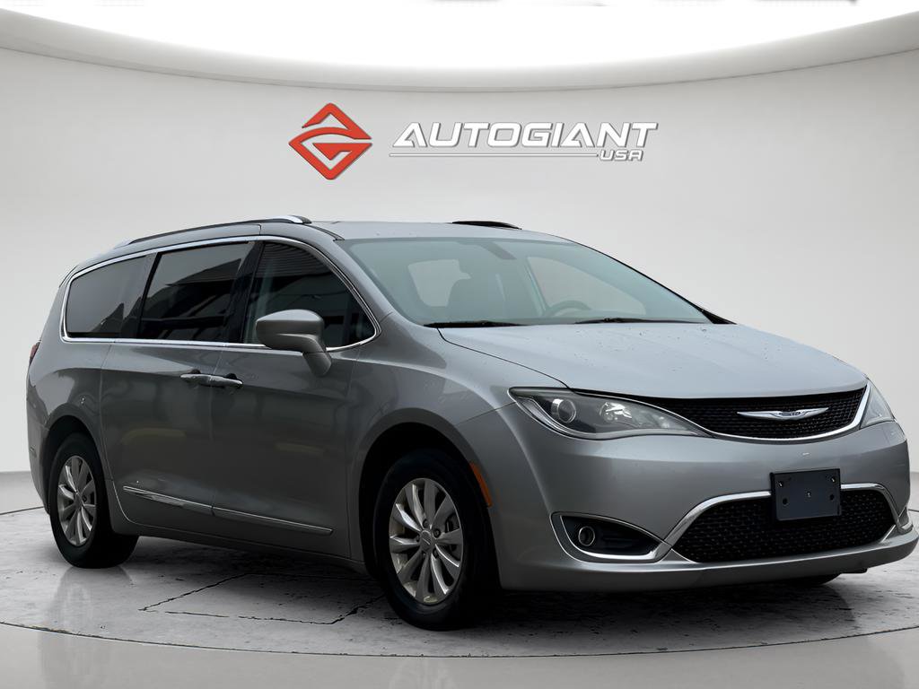 Used 2019 Chrysler Pacifica Touring-L FWD image 14