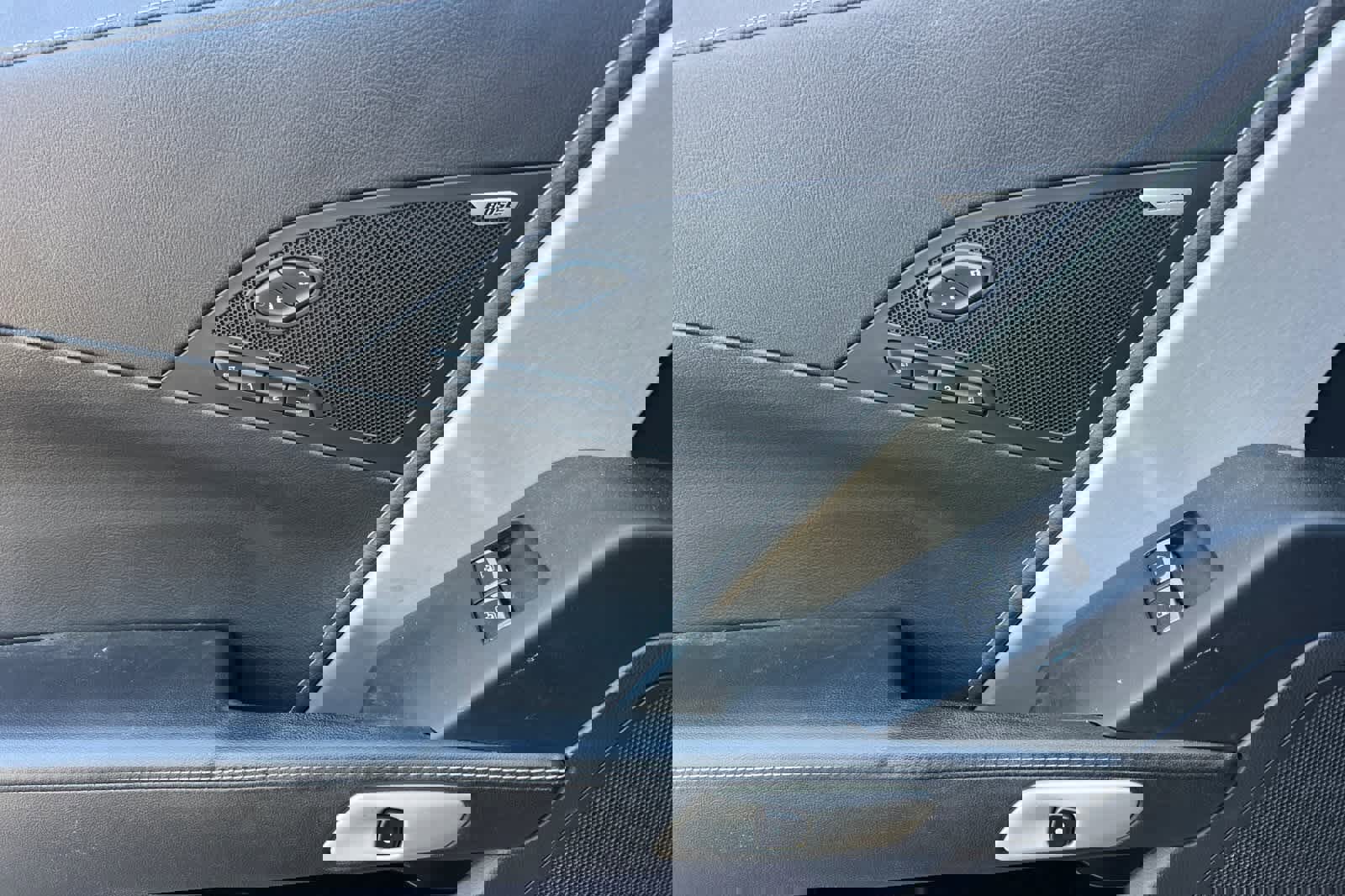 Used 2014 Chevrolet Corvette Stingray Convertible w/ 2LT Preferred Equipment Group image 11