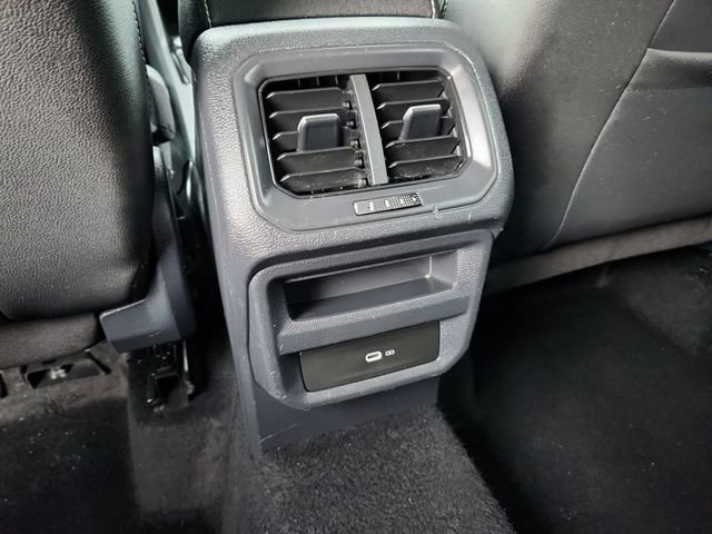 Used 2024 Volkswagen Taos SE image 25