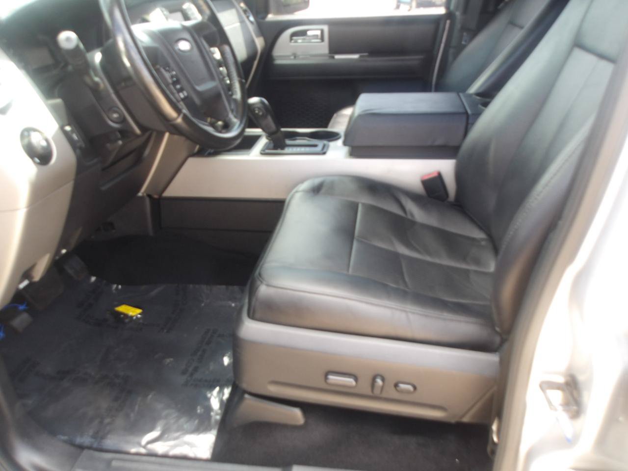 Used 2015 Ford Expedition XLT w/ Equipment Group 201A RWD image 19