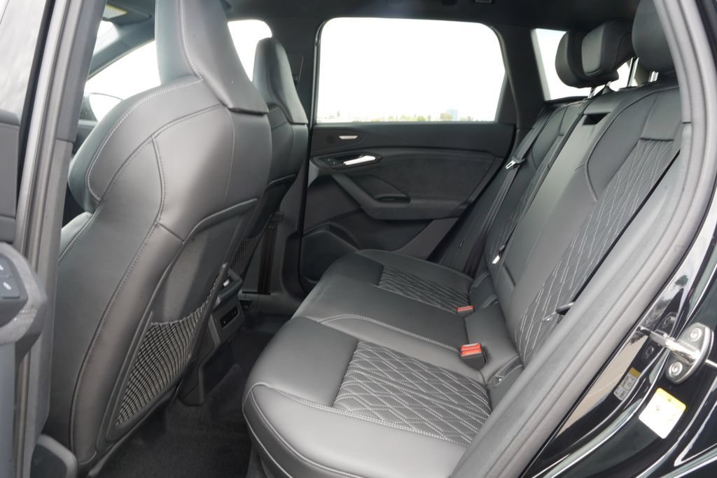 New 2027 Audi SQ6 e-tron Premium Plus AWD/4WD image 7