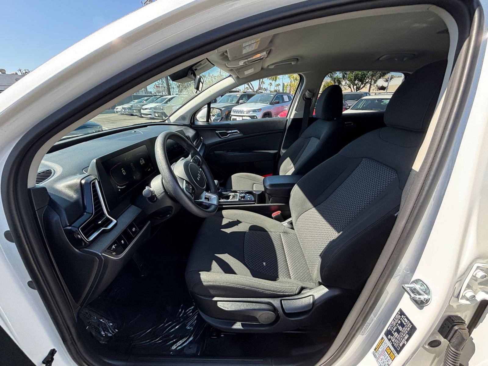 Used 2025 Kia Sportage LX FWD image 27