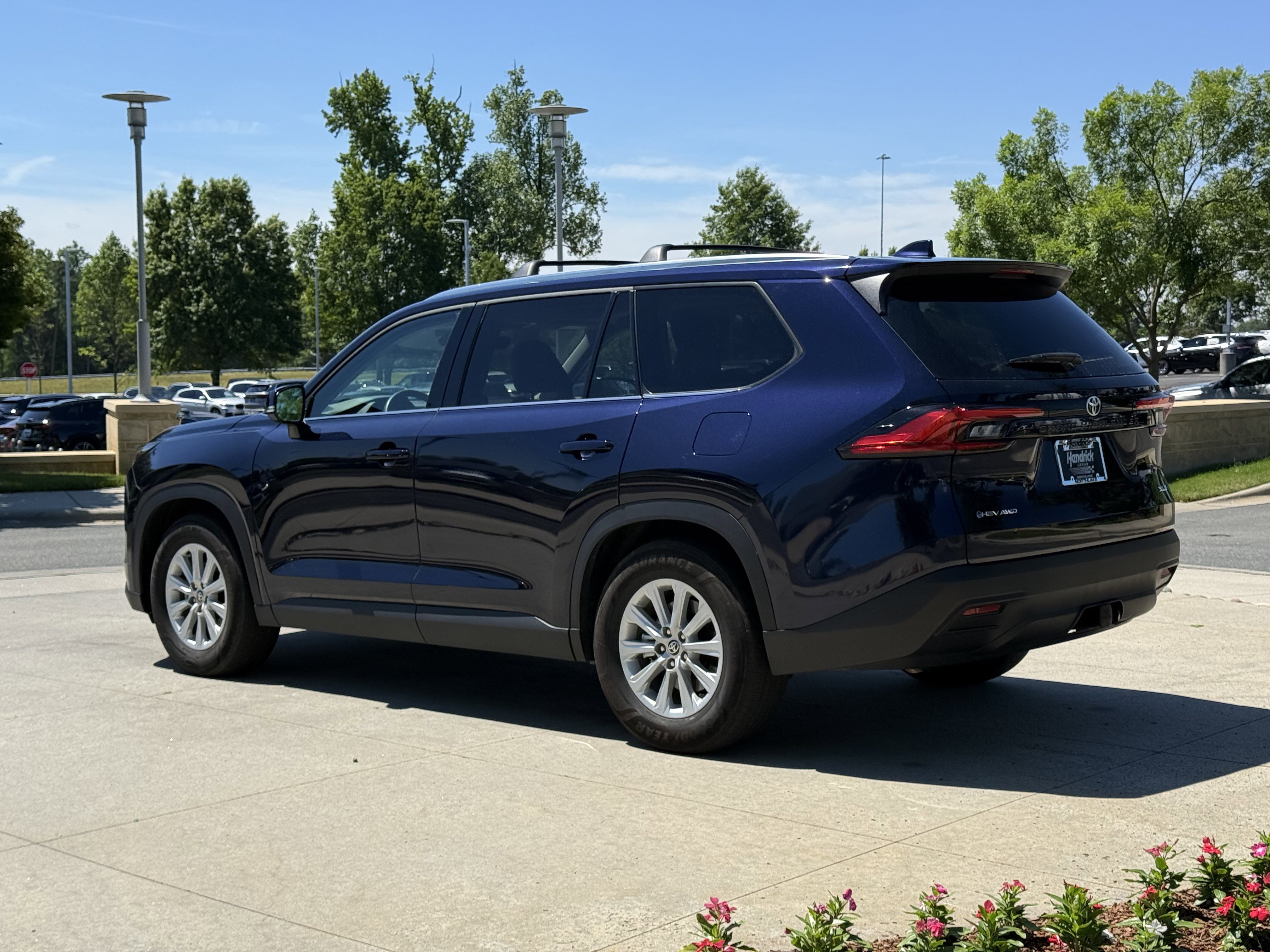 Used 2024 Toyota Grand Highlander AWD Hybrid image 7