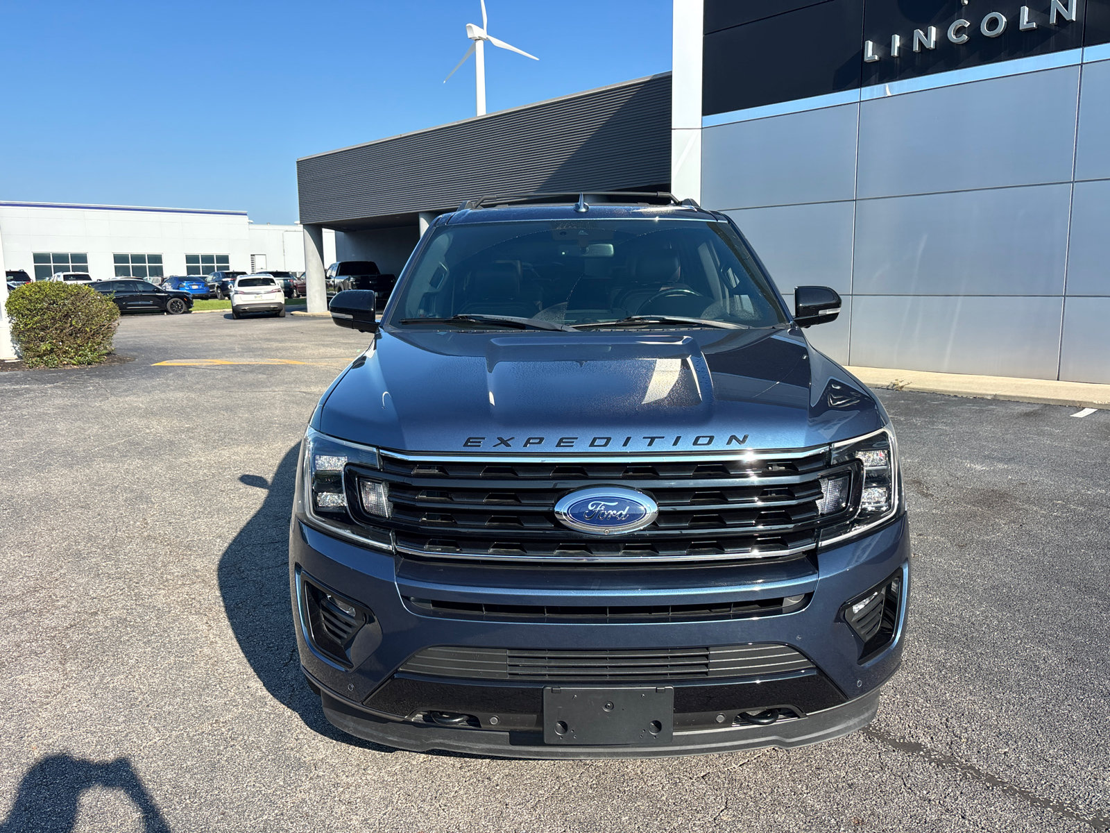 Used 2019 Ford Expedition Limited w/ Equipment Group 303A AWD/4WD image 2