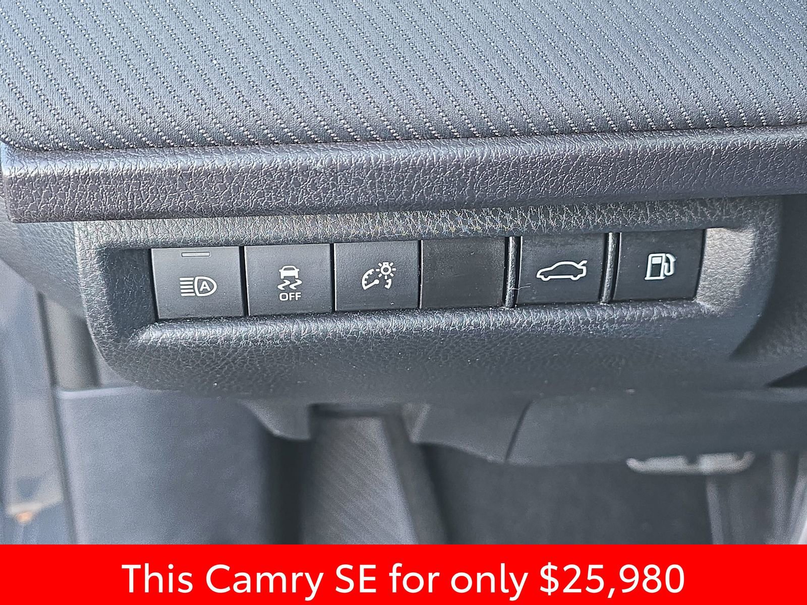 Used 2025 Toyota Camry SE image 31