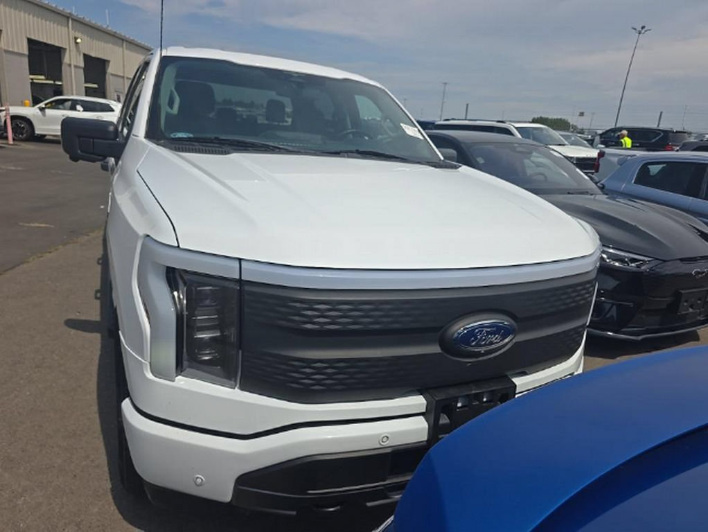 Used 2023 Ford F150 Lightning XLT AWD/4WD image 3