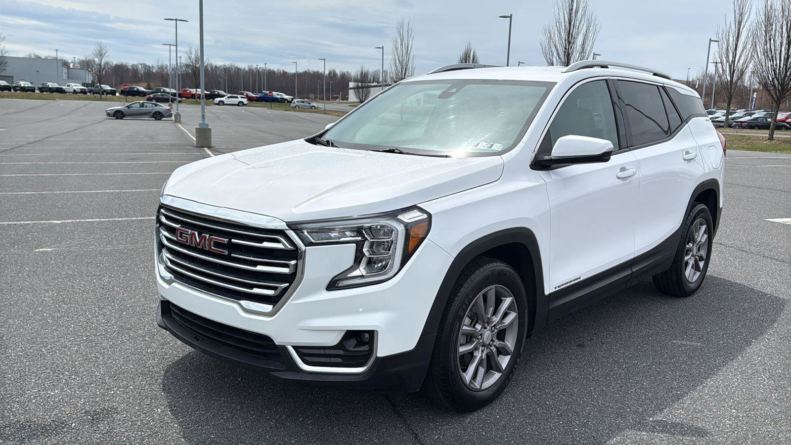 Used 2024 GMC Terrain SLT FWD image 13