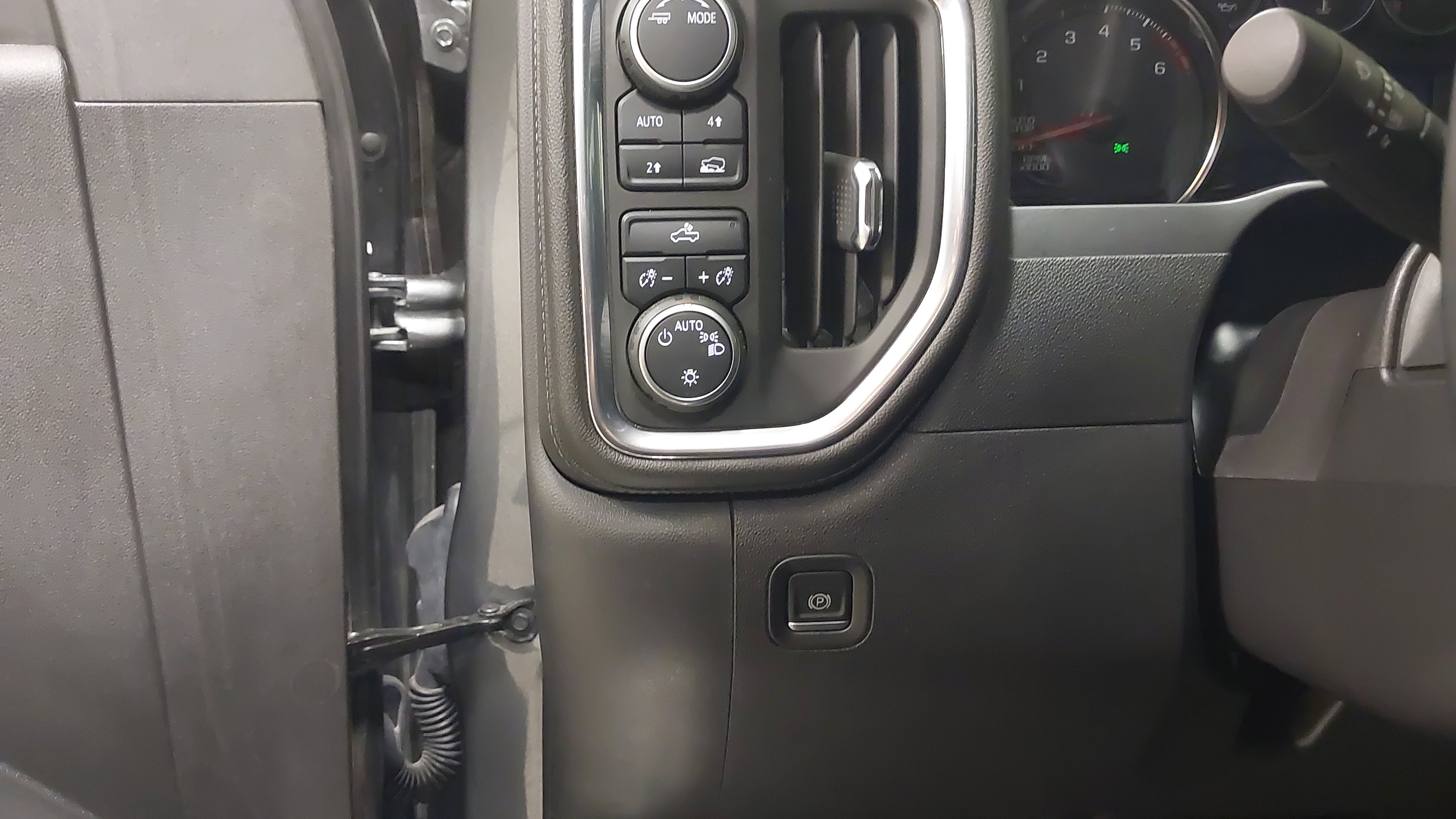 Used 2021 Chevrolet Silverado 1500 LT AWD/4WD image 23
