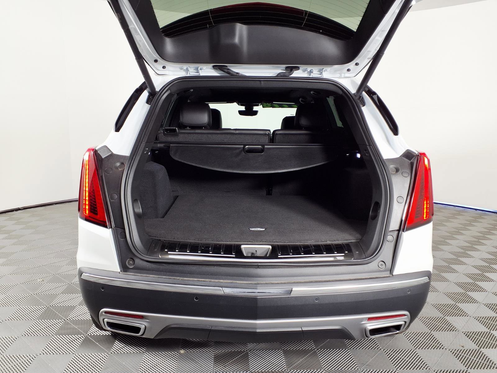 Used 2024 Cadillac XT5 Premium Luxury w/ Technology Package image 8