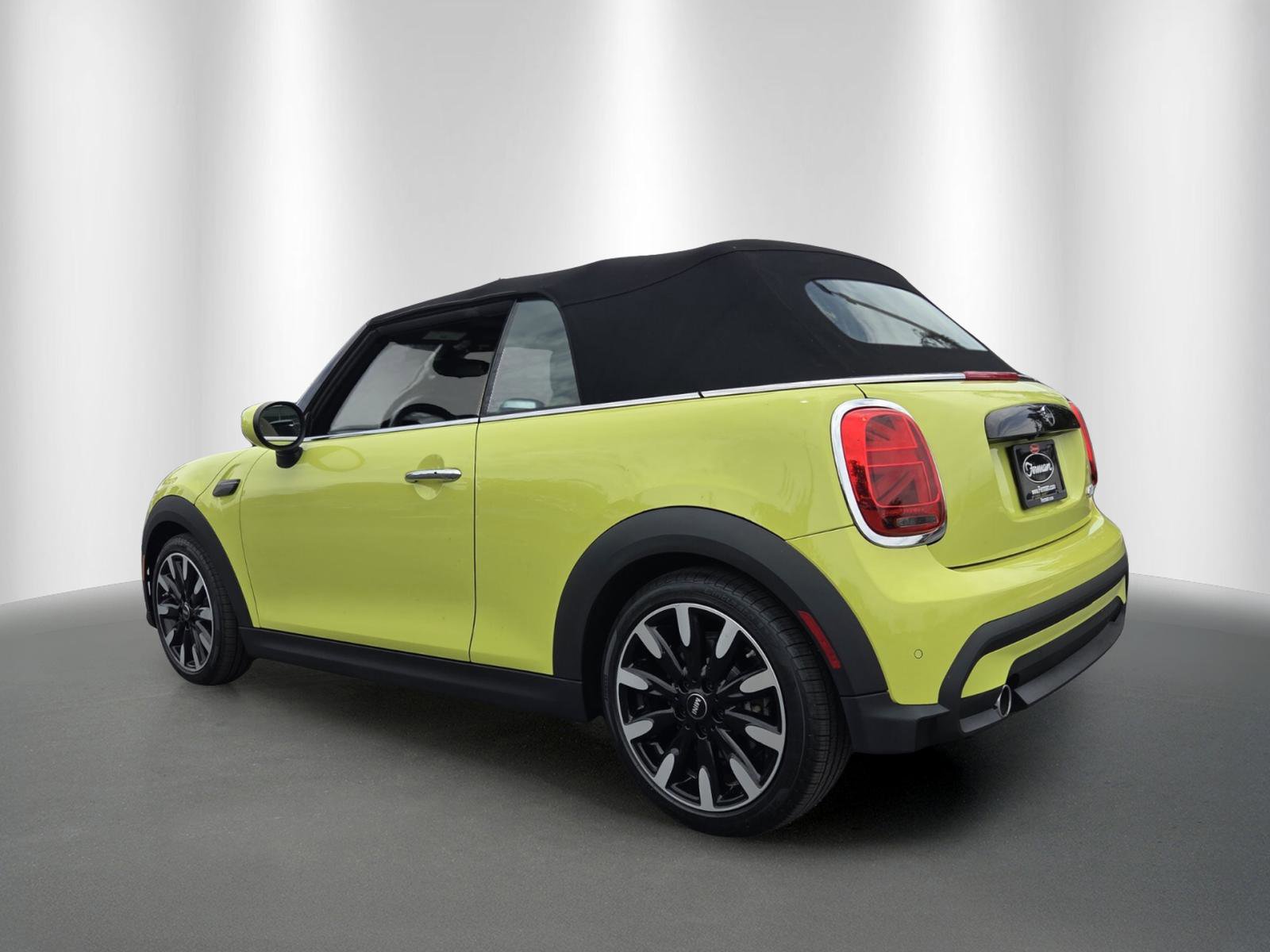 Used 2022 MINI Cooper Convertible w/ Driver Assistance Package FWD image 5