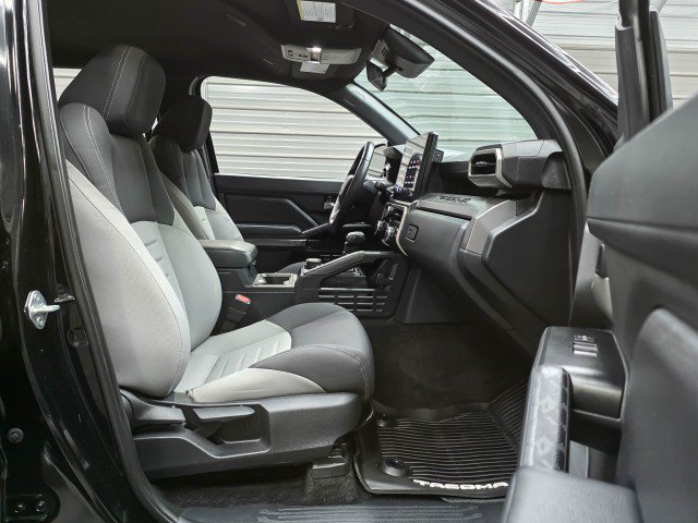 Used 2024 Toyota Tacoma TRD Sport AWD/4WD image 18