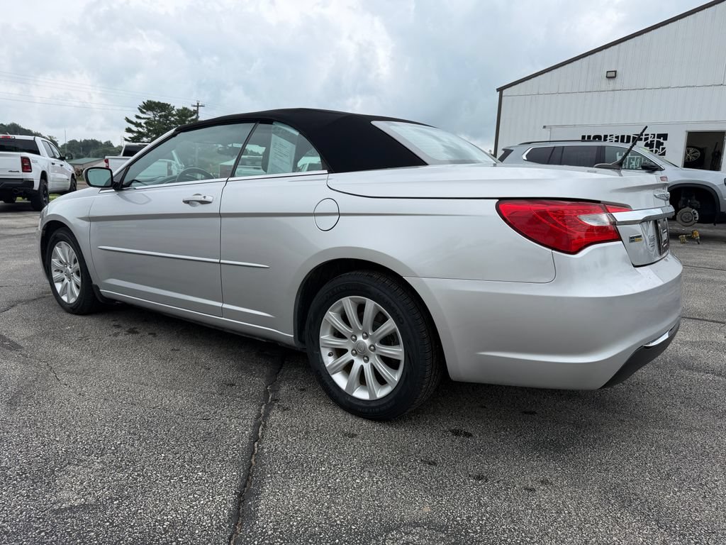 Used 2011 Chrysler 200 Touring FWD image 7