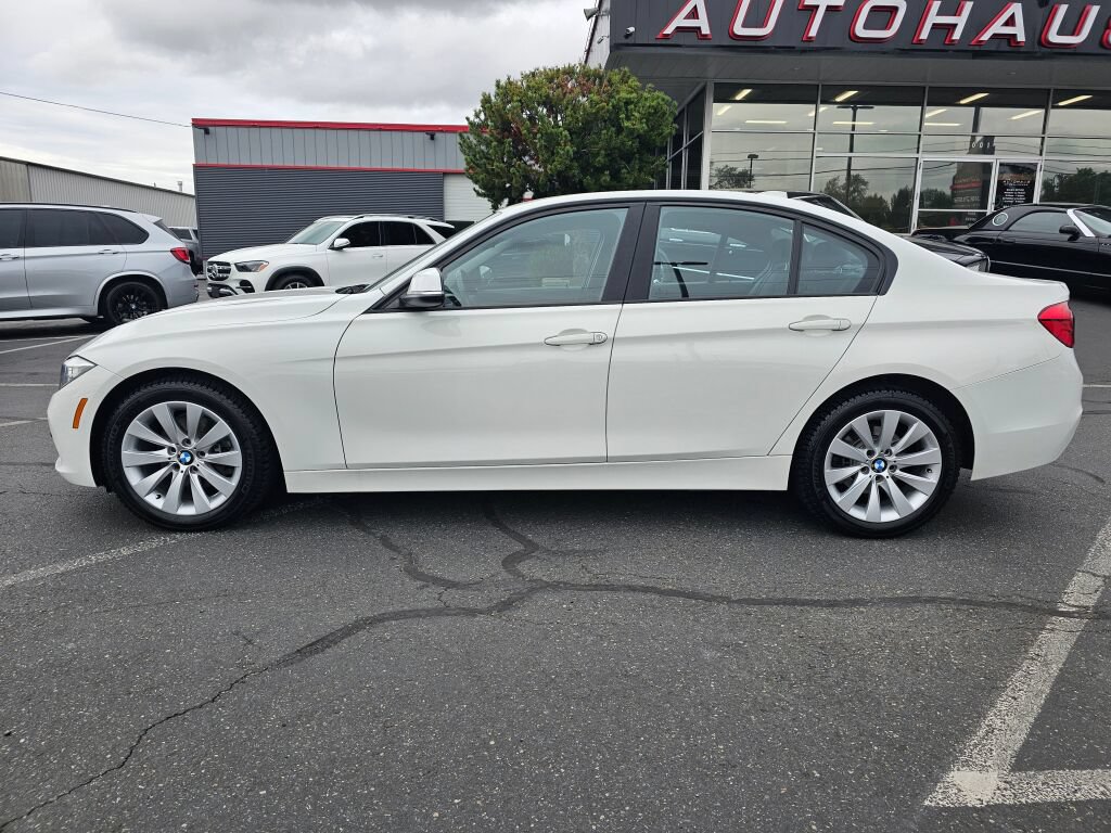 Used 2016 BMW 320i xDrive Sedan AWD/4WD image 2